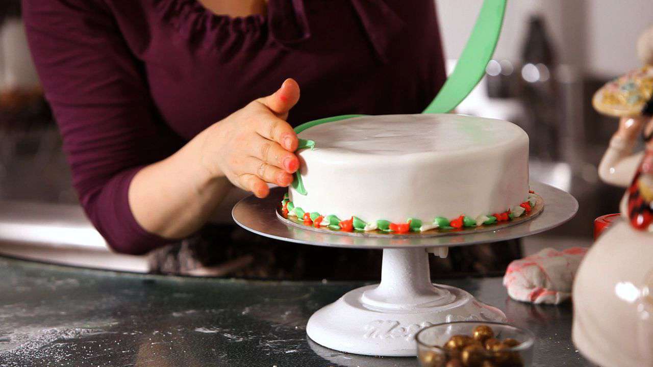 CHRISTMAS CAKE DECORATING CLASS - Billington's of Lenzie